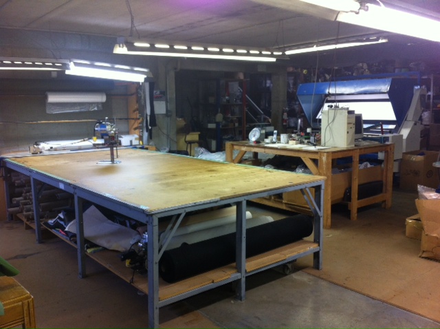 How do you use a textile cutting table?